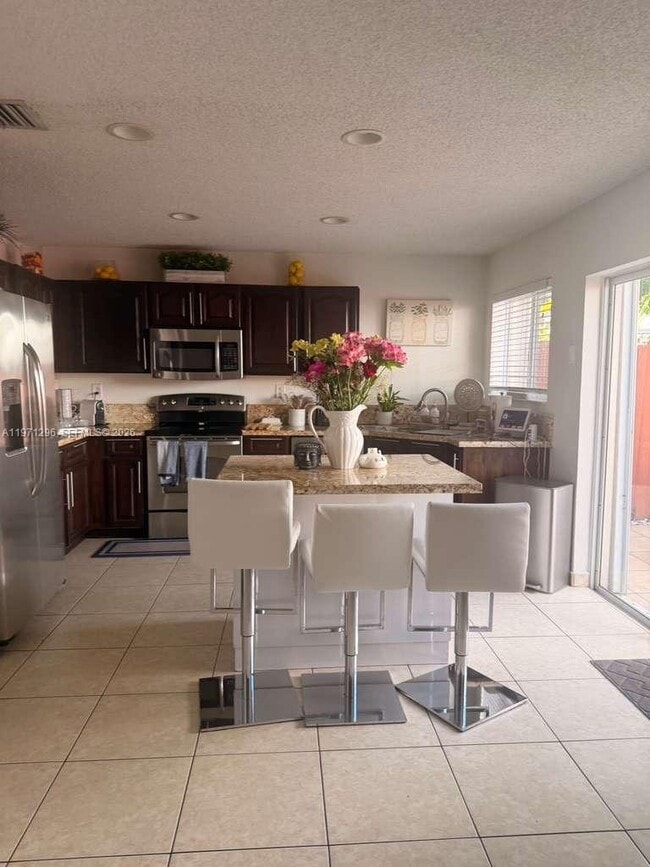 Foto del edificio - 10863 NW 53rd Ln