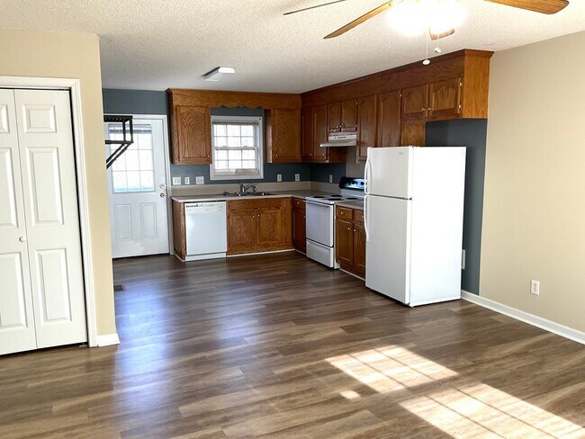 Foto del edificio - 2 Bedroom, 2 Baths Duplex Apartment for Rent with Unfinished Basement