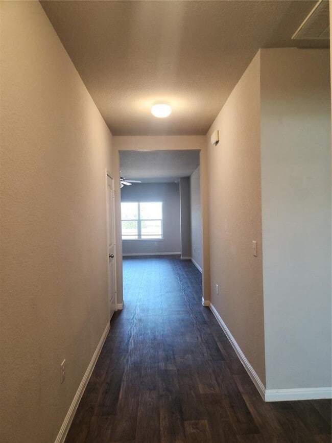 Building Photo - 10808 Seguin St