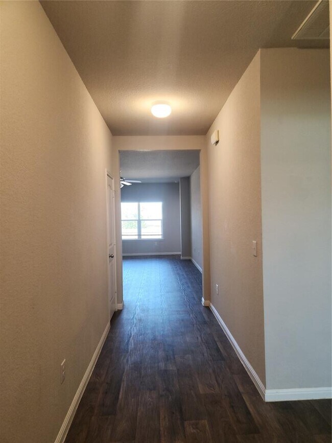 Foto del edificio - 10808 Seguin St