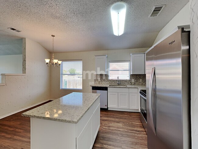 Foto del edificio - 1605 Heritage Blvd