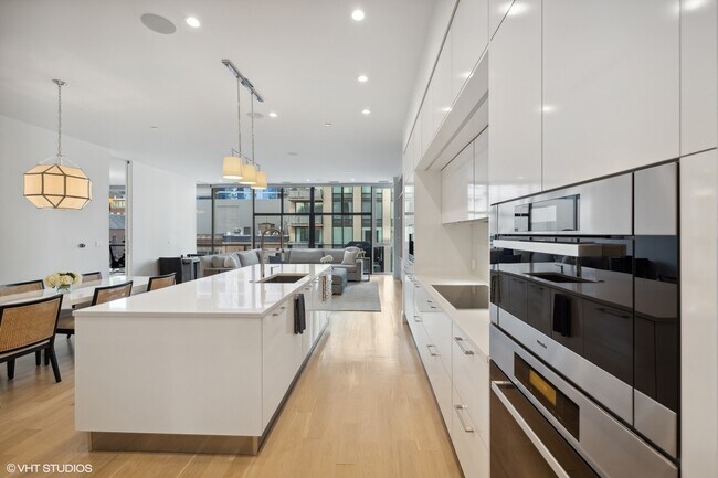 Foto del edificio - 747 N Clark St