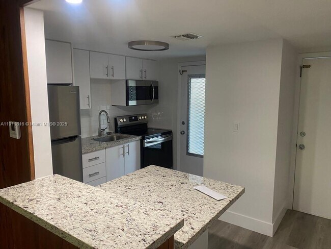 Foto del edificio - 24 Calabria Ave