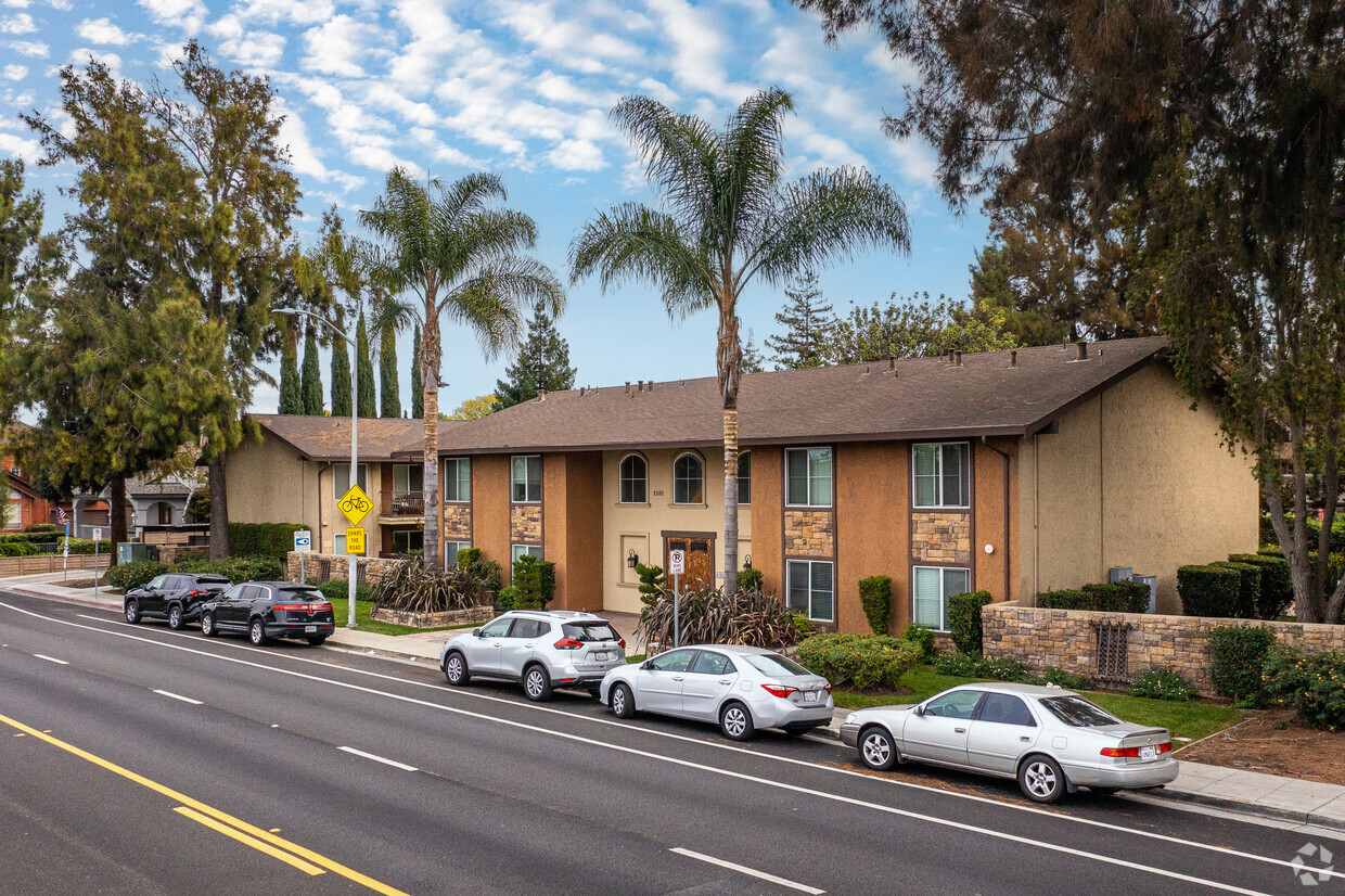 Primary - El Matador Apartments