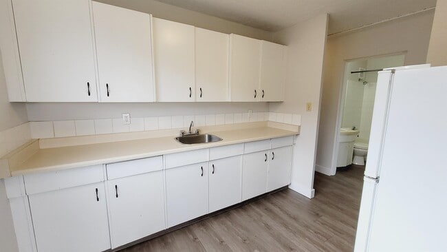 Building Photo - 10010 154 St