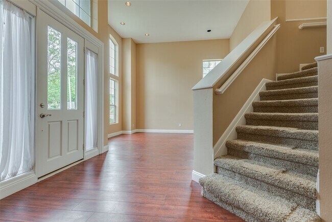 Foto del edificio - 6922 Clear Springs Cir