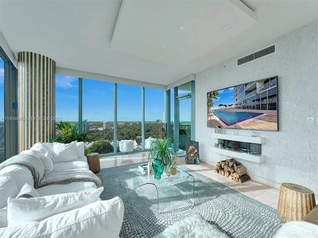 Foto del edificio - 601 NE 36th St