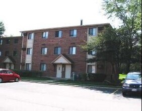 Building Photo - 15 Parkside Ct