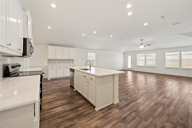 Foto del edificio - 3204 Montego Bay Ln