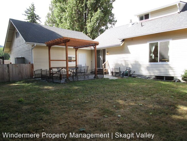 Building Photo - 4 br, 2 bath House - 701 Marshall Street
