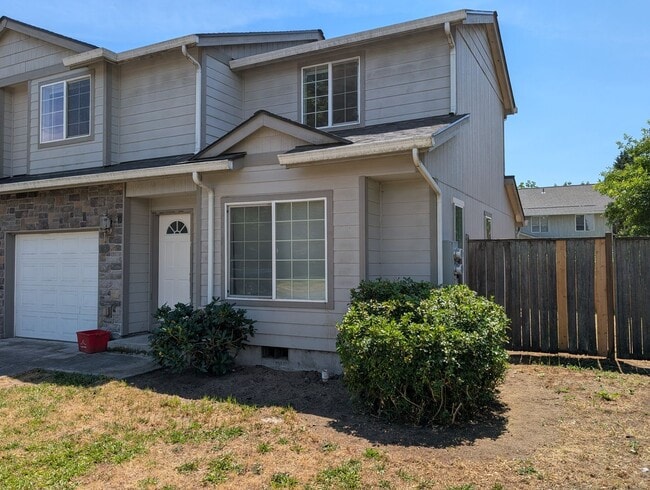Photo - Nice 3 bed/1.5 bath duplex with fenced-in yard and 1 car garage House