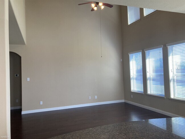 Building Photo - 4 br, 2.5 bath House - 8202 Kerrington Gle...