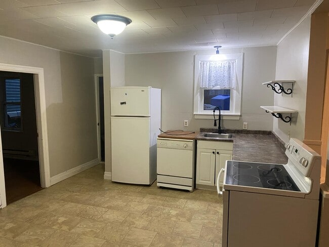 Building Photo - 66 Pokiok Rd