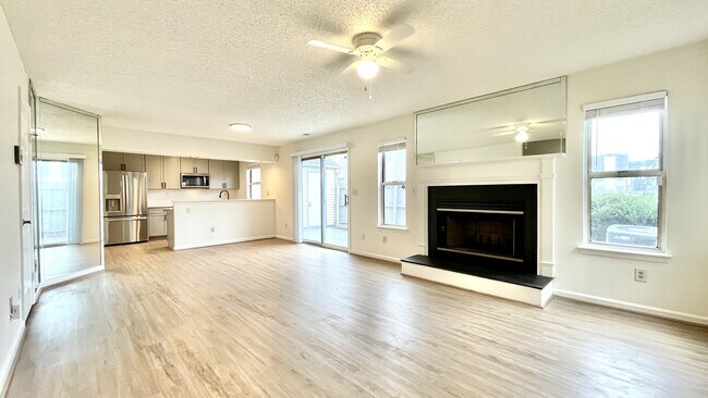 Foto del edificio - 701 Gemstone Ln