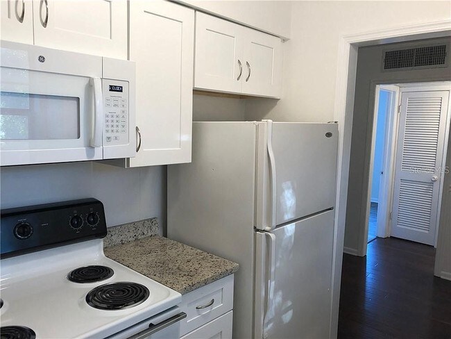 Foto del edificio - 3718 W McKay Ave