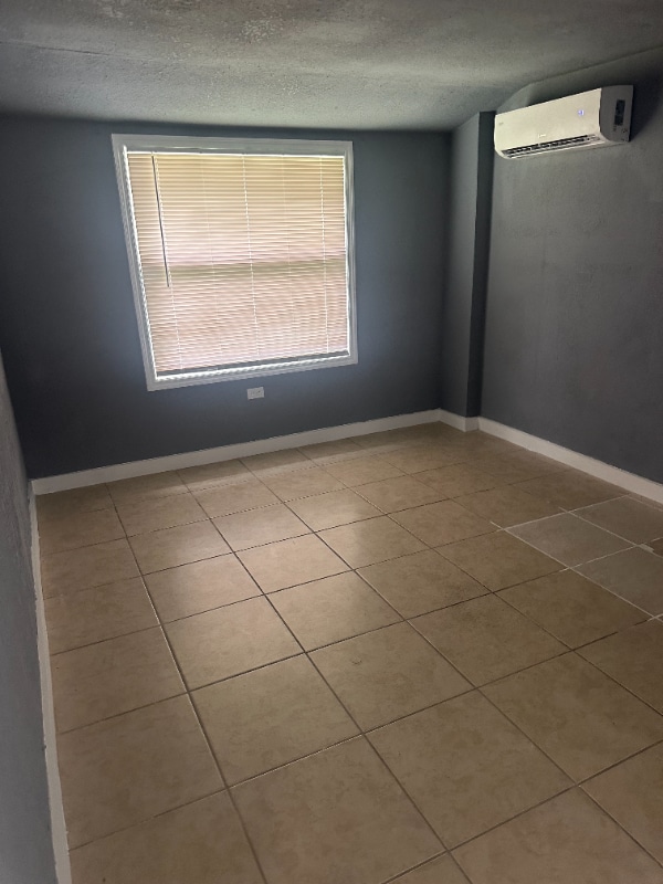 Building Photo - 1064 N Tamiami Trl
