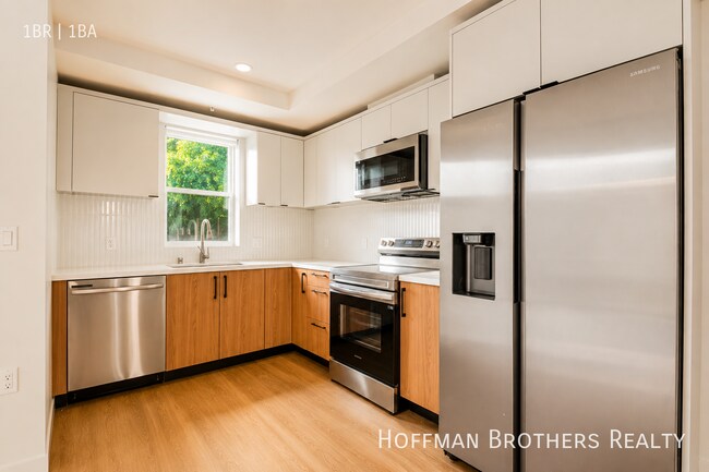 Building Photo - 856 S Gramercy Dr
