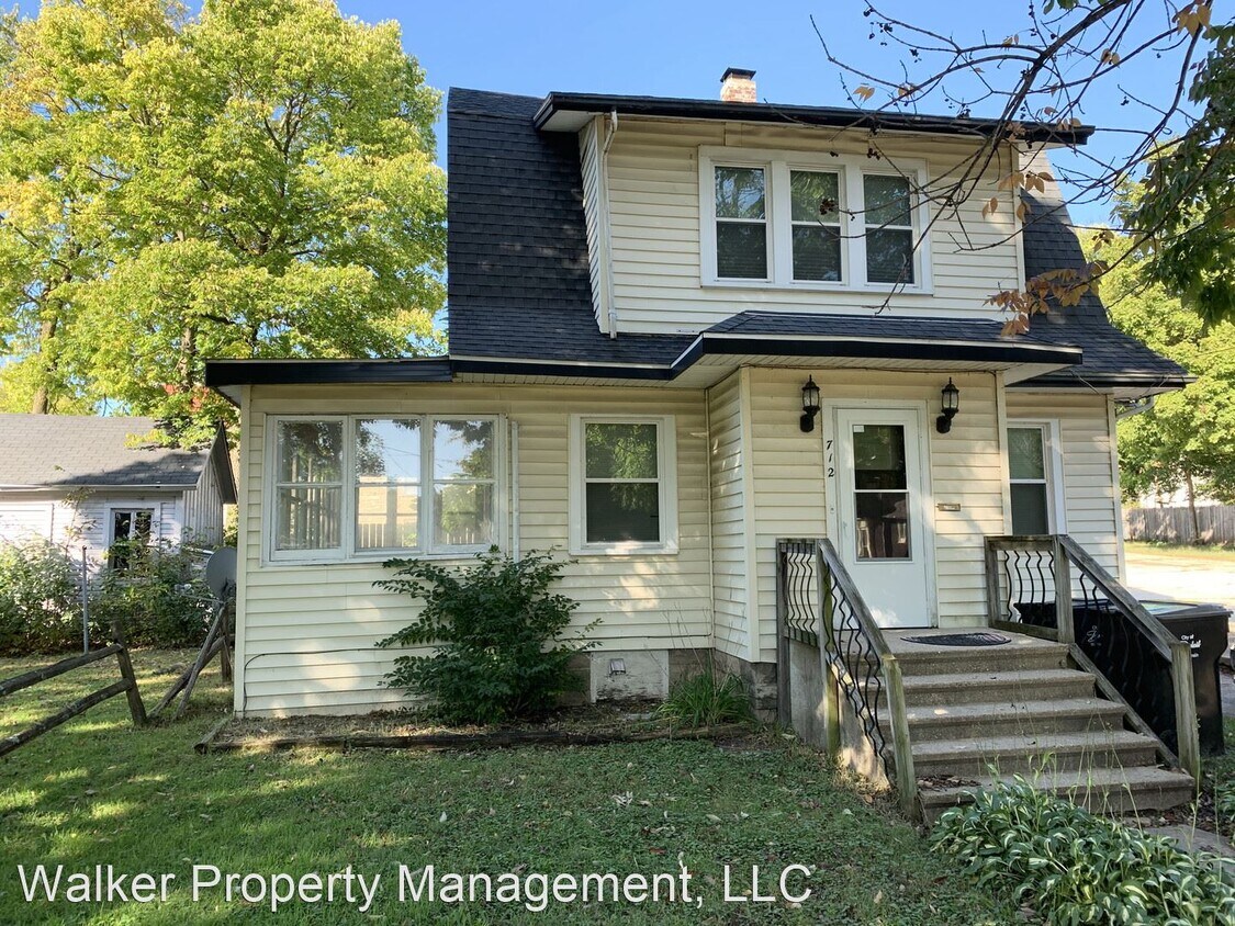 2 br, 1 bath House 712 Elm Street House Rental in Beloit, WI