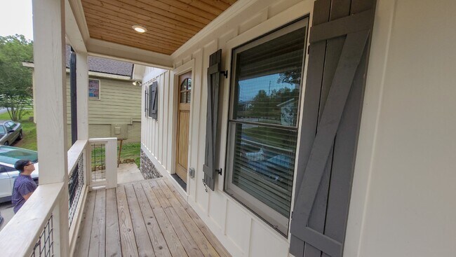 Building Photo - Single Bedroom Charmer
