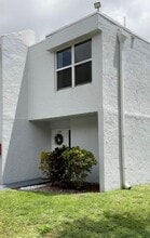 Building Photo - 9421 Evergreen Pl