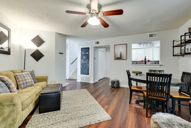 Building Photo - 1122 Bluebonnet Ln