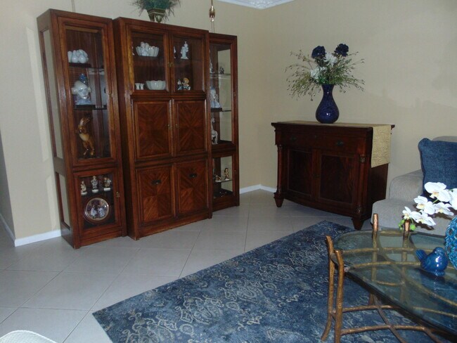 Foto del edificio - 323 Mansfield G