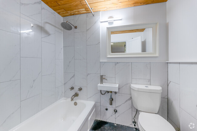 1 BR, 1BA - Bathroom - 433 Jarvis Street