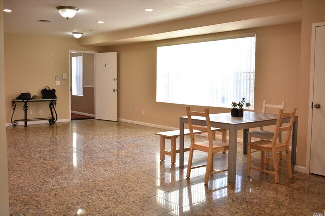 Foto del edificio - 329 Broadway