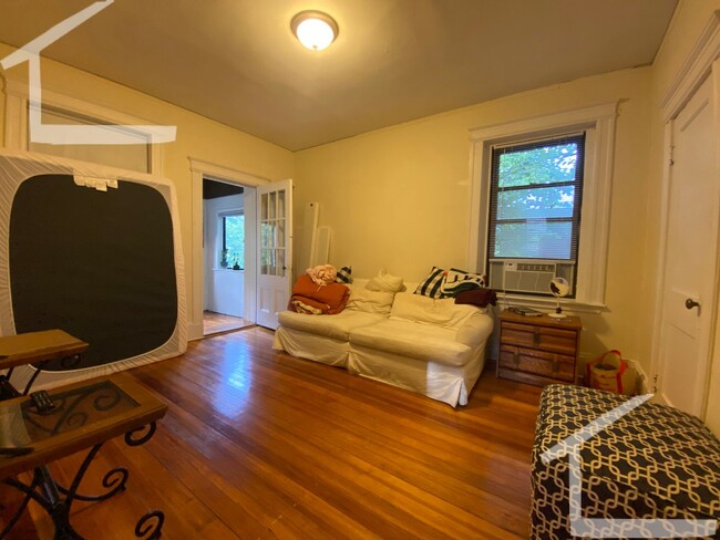 Foto del edificio - Large 3-Bed near BU in Brookline