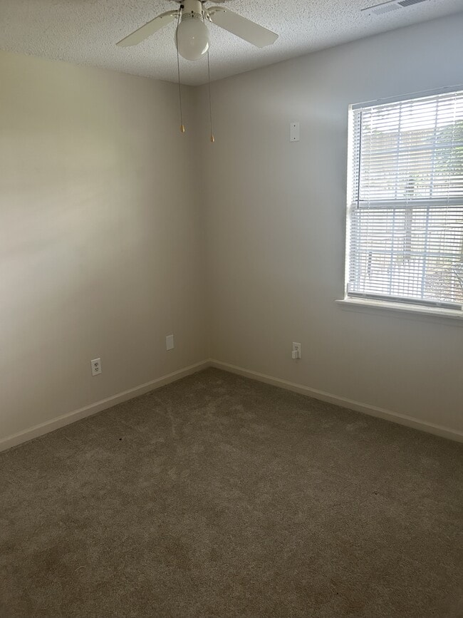 Building Photo - 9611 Blue Jay Ct