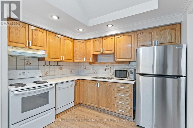 Photo du bâtiment - 6 Robindale Ave