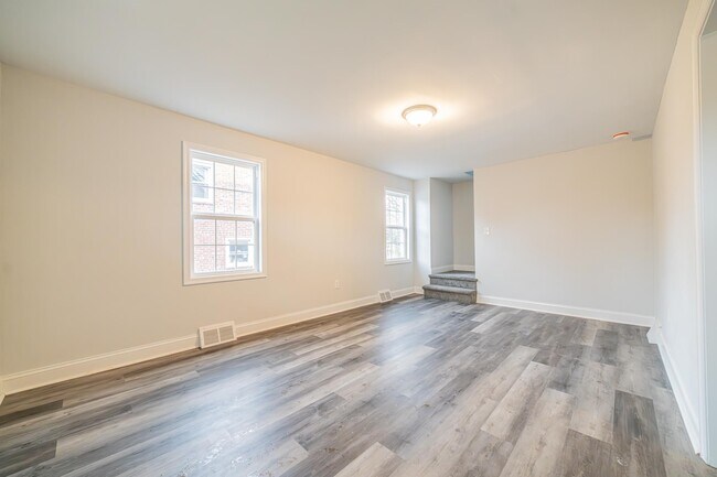 Building Photo - 7903 Langdon Ln