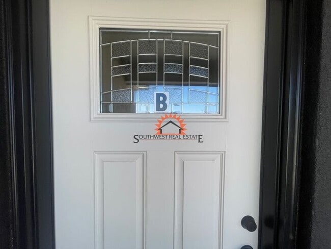 Building Photo - Brand New Duplex!