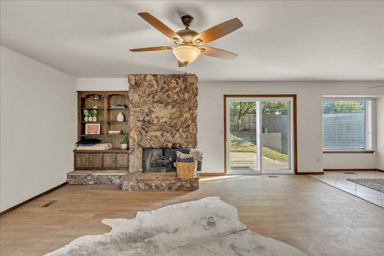 Primary Photo - Adorable Yukon Home