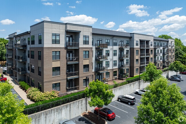 Building Photo - District at Seven Springs
