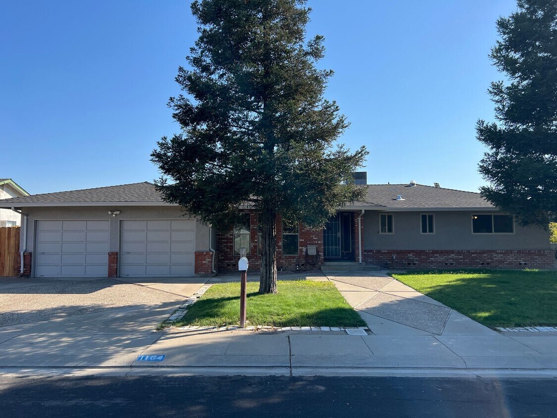 Foto principal - 3 bedroom single story in Manteca!