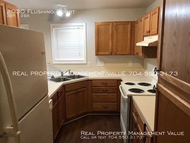 Building Photo - 2030 Flushing Ct