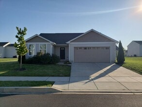 Building Photo - 716 Marta Dr