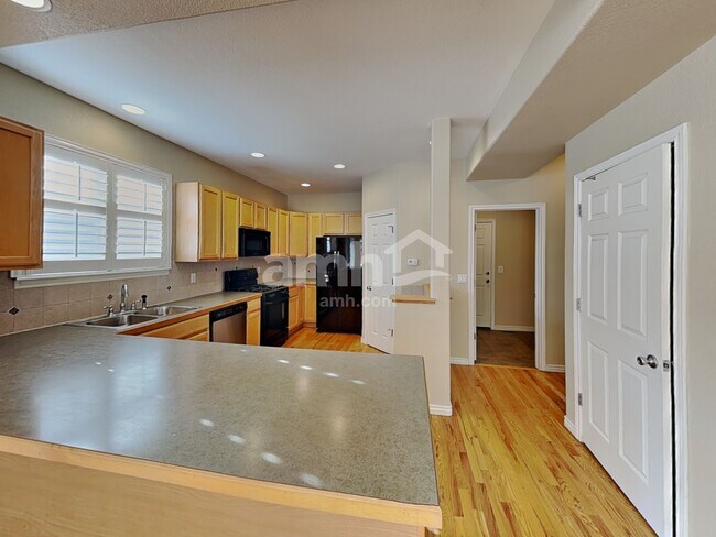 Foto del edificio - 439 Longspur Dr