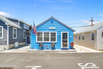 Building Photo - 28 11th Ln