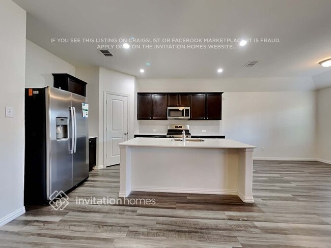 Building Photo - 1341 Rembrandt Dr
