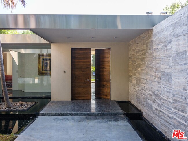 Foto del edificio - 1615 Rising Glen Rd