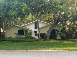 Building Photo - 837 Seminole Ln