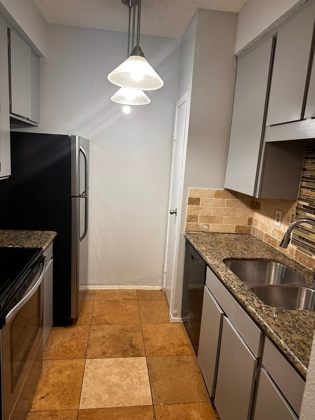 Building Photo - 10049 Westpark Dr