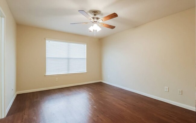 Foto del edificio - 6353 Scotchwood Dr