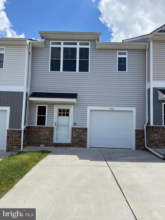 Building Photo - 102 Coralyrose Ct