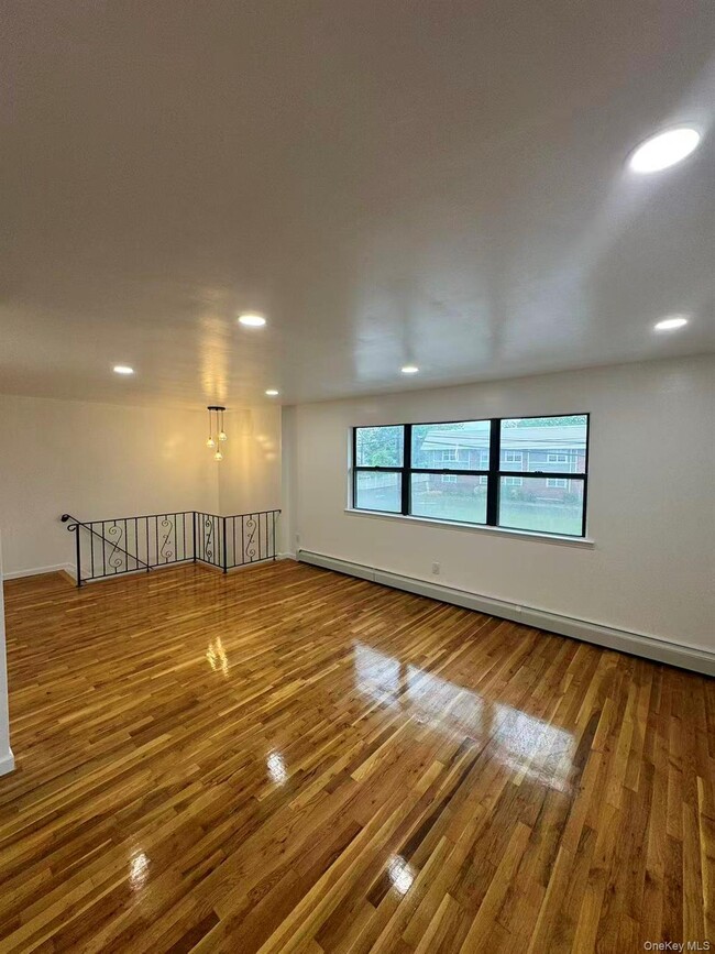 Building Photo - 376 Newbridge Rd