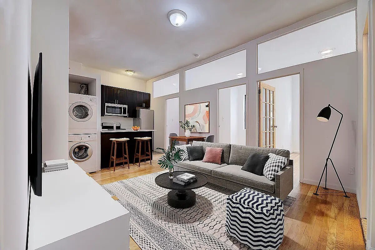 Foto principal - 231 E 14th St