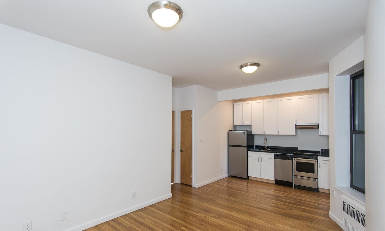 Primary Photo - 1324 Lexington Ave