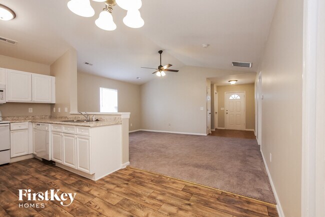 Building Photo - 5823 Hamilton Oaks Dr